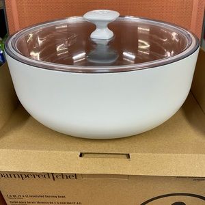 PAMPERED CHEF 2.5 QUART INSULATED SERVING BOWL
